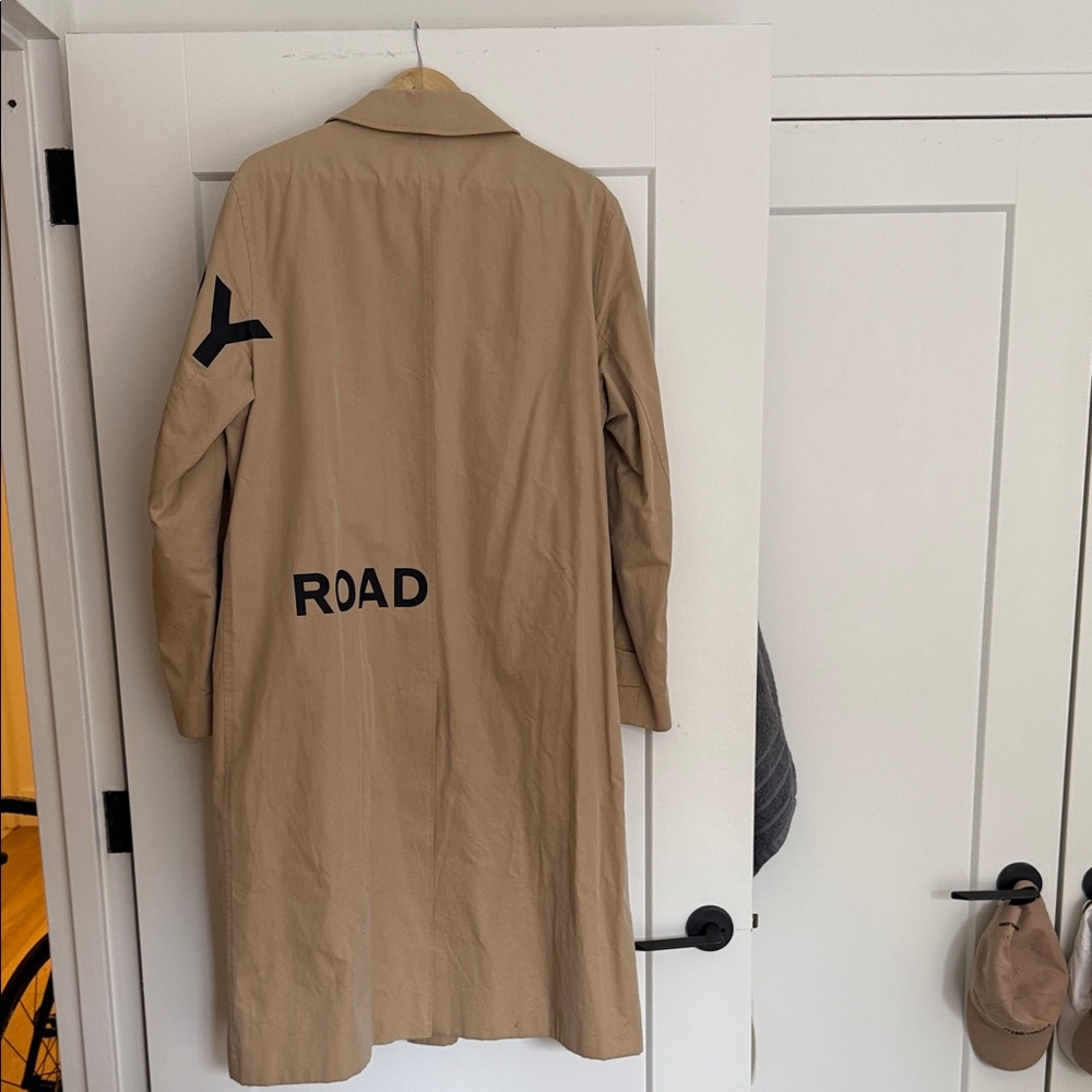 Burberry Beige Trench Coat with Black Lettering - Picture 3 of 6